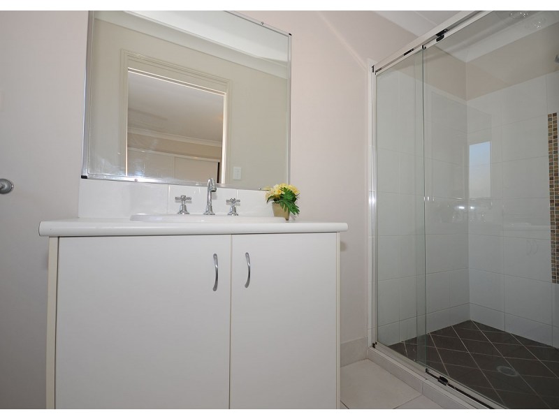 3 Bushlark Avenue, Eli Waters QLD 4655