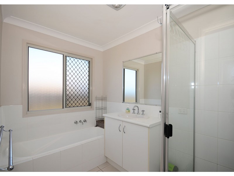 3 Bushlark Avenue, Eli Waters QLD 4655