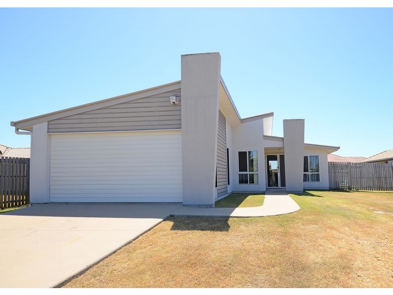 3 Bushlark Avenue, Eli Waters QLD 4655