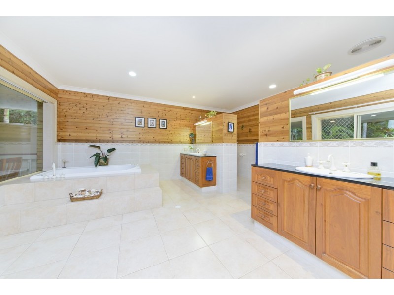 6 Pristine Place, Dundowran Beach QLD 4655