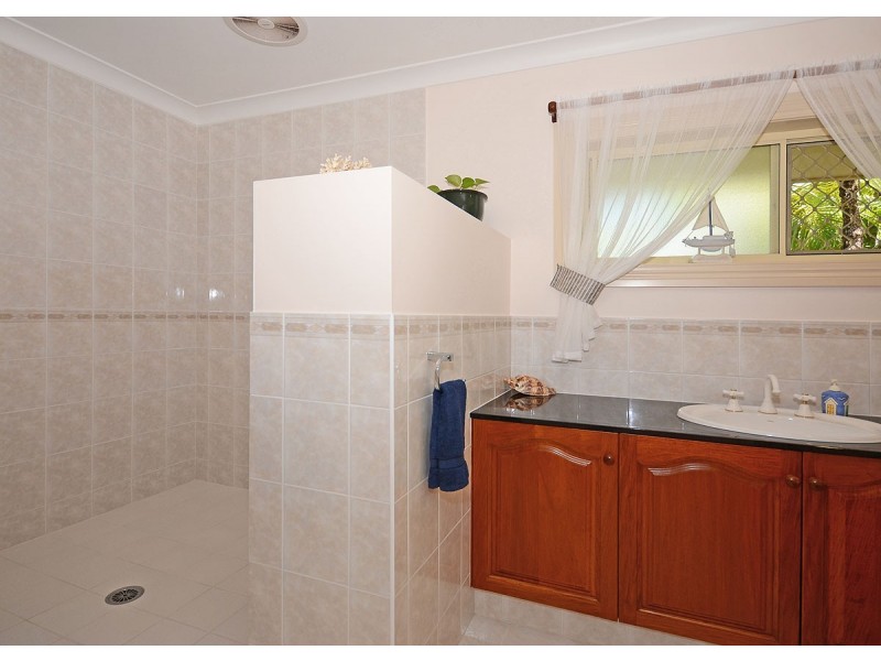 6 Pristine Place, Dundowran Beach QLD 4655