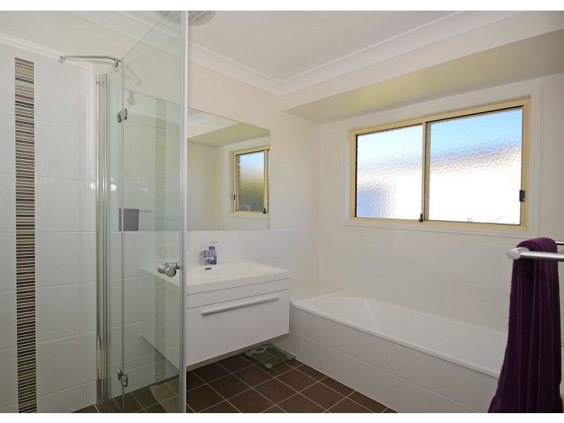 16 Queensbury Grove, Urraween QLD 4655