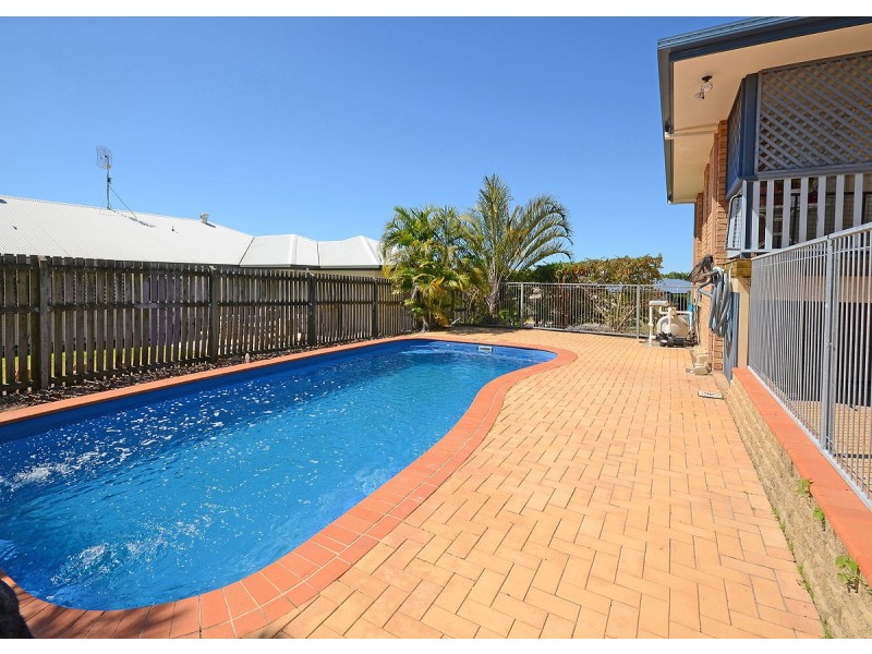 16 Queensbury Grove, Urraween QLD 4655