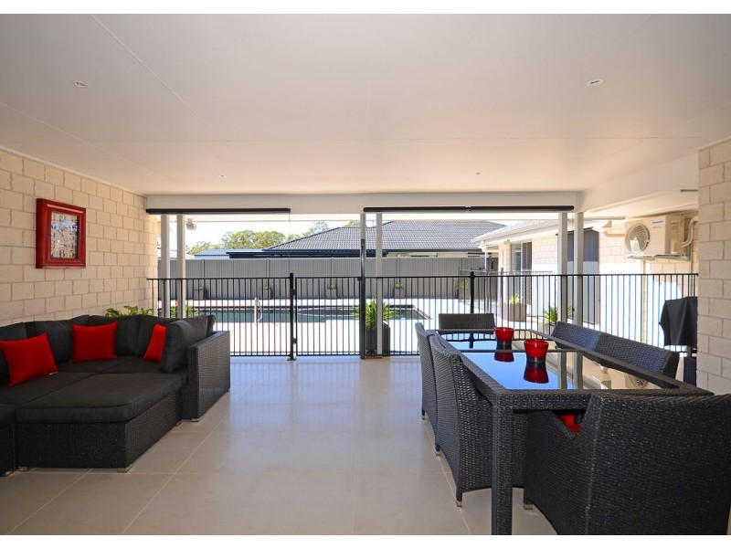 32 Ronaldo Way, Urangan QLD 4655