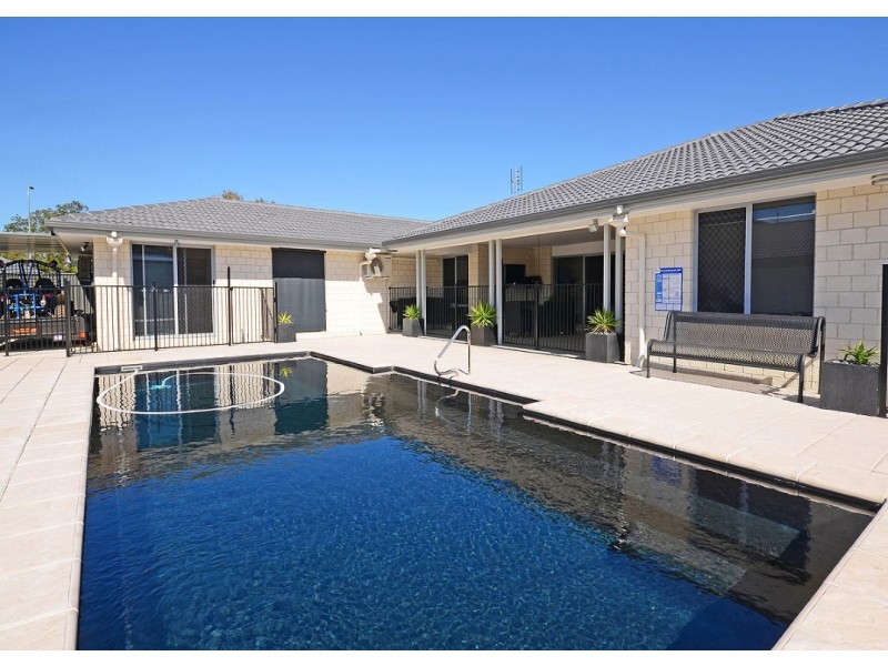 32 Ronaldo Way, Urangan QLD 4655