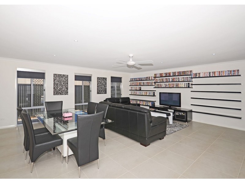 32 Ronaldo Way, Urangan QLD 4655