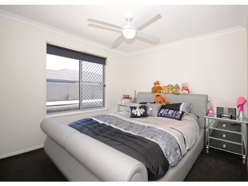 32 Ronaldo Way, Urangan QLD 4655