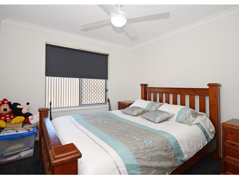 32 Ronaldo Way, Urangan QLD 4655