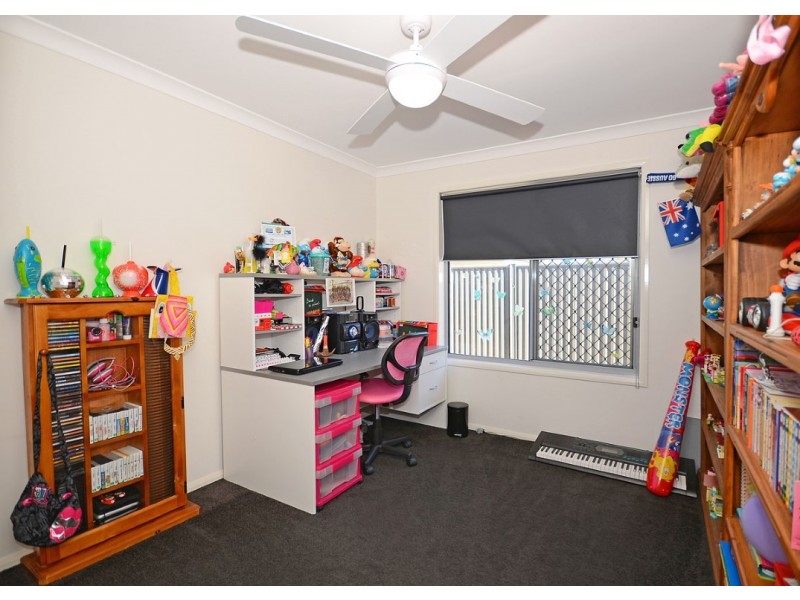 32 Ronaldo Way, Urangan QLD 4655