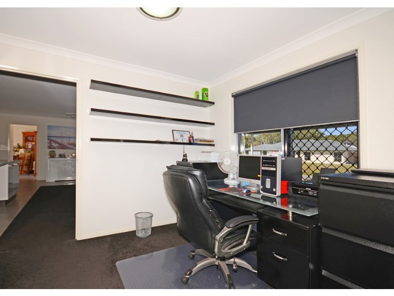 32 Ronaldo Way, Urangan QLD 4655