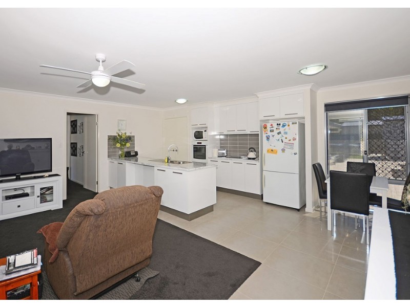 32 Ronaldo Way, Urangan QLD 4655