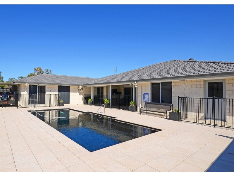 32 Ronaldo Way, Urangan QLD 4655