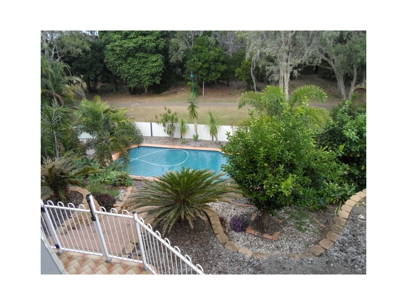 12 James, Urangan QLD 4655