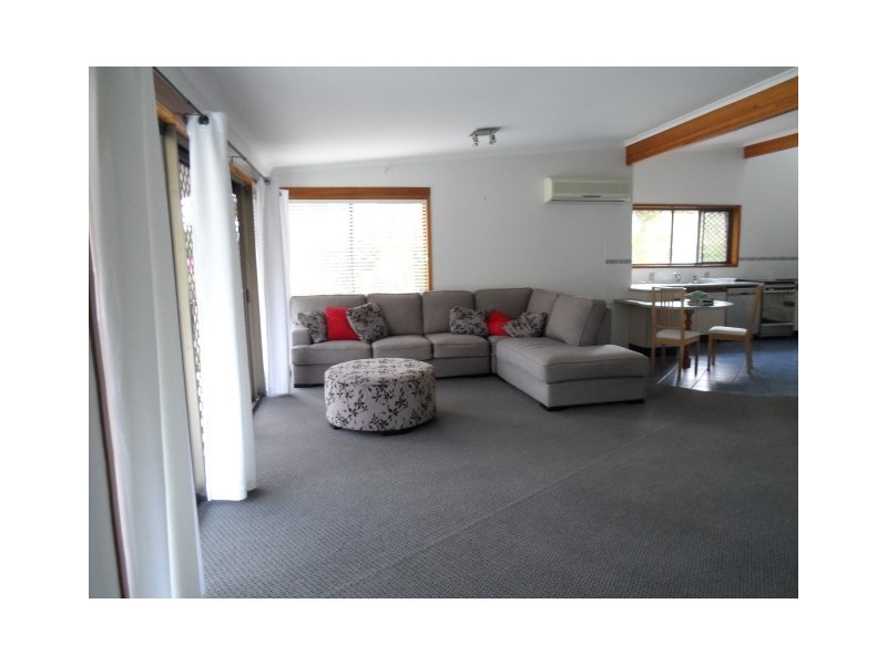 12 James, Urangan QLD 4655