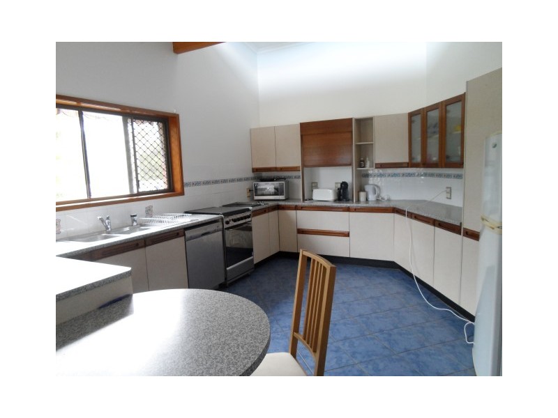 12 James, Urangan QLD 4655