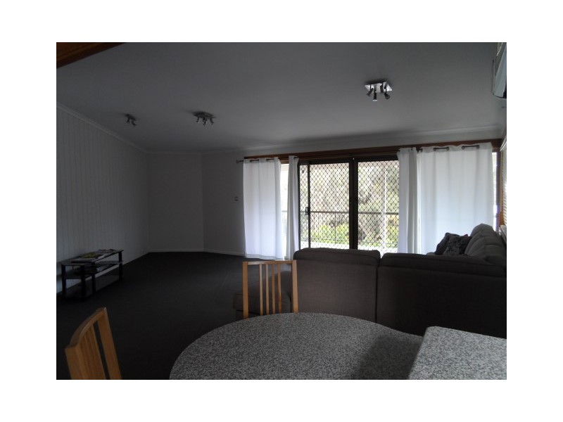 12 James, Urangan QLD 4655