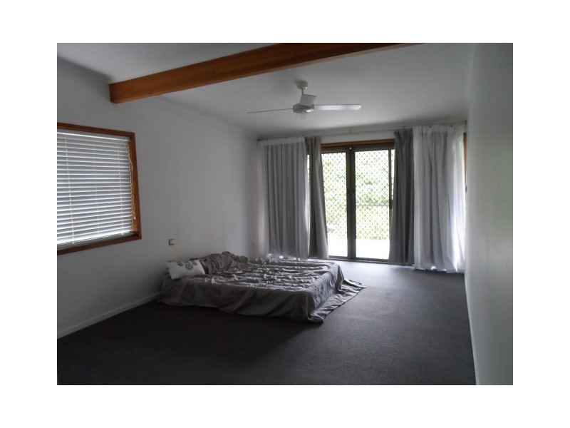 12 James, Urangan QLD 4655