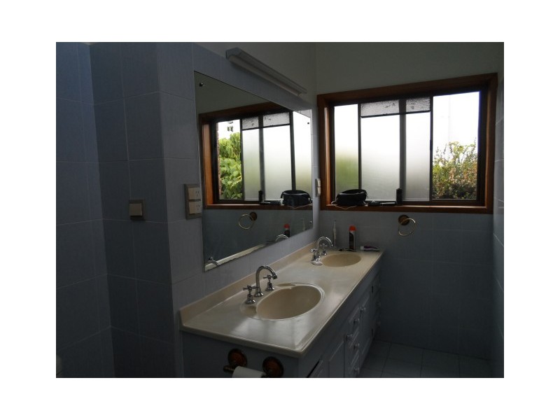 12 James, Urangan QLD 4655