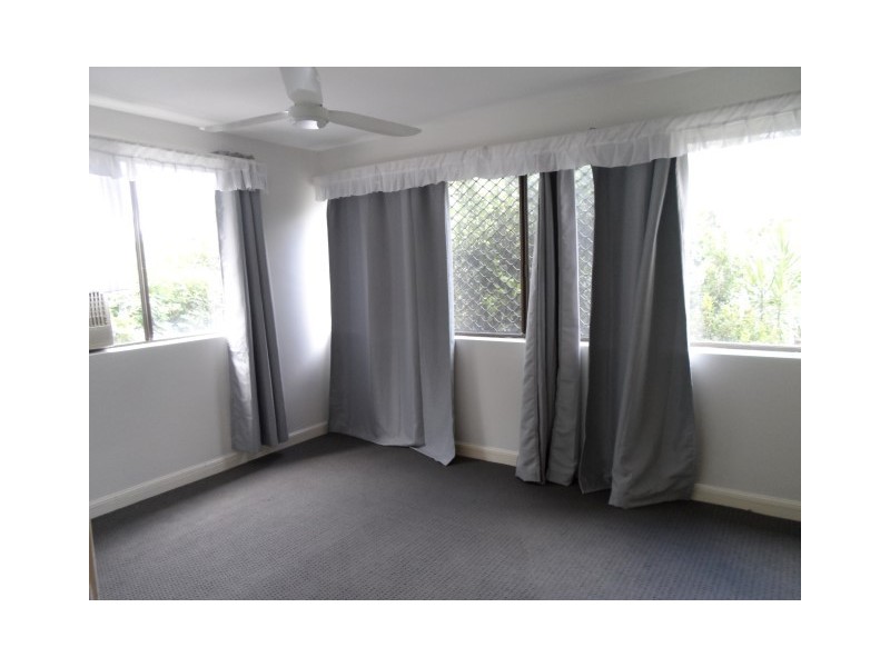 12 James, Urangan QLD 4655