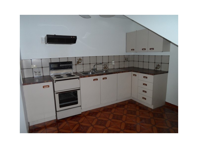 12 James, Urangan QLD 4655