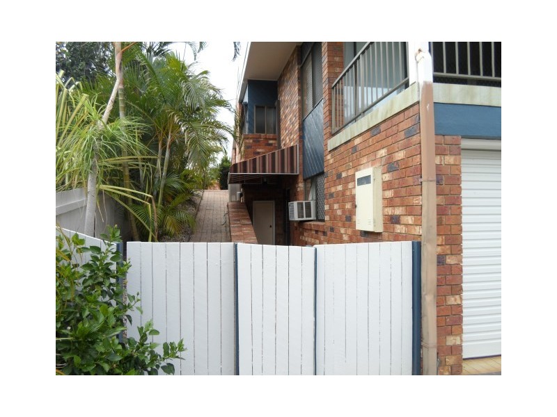 12 James, Urangan QLD 4655