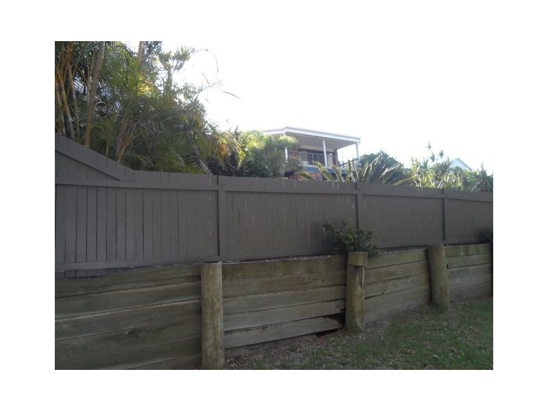 12 James, Urangan QLD 4655