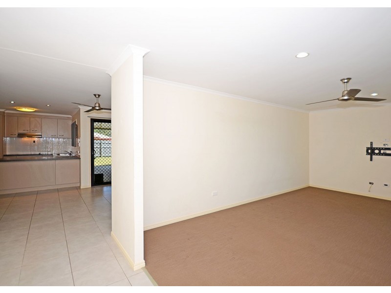 8 Zircon Street, Urangan QLD 4655