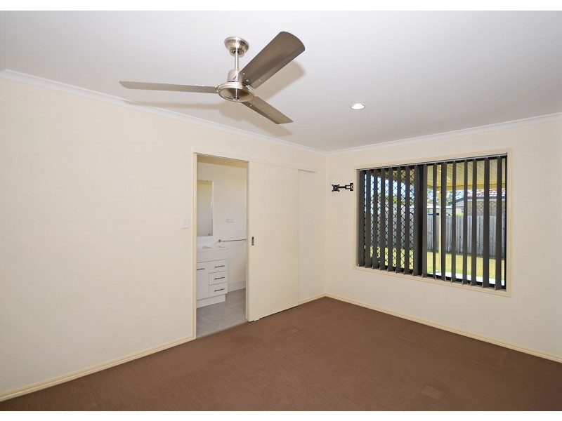 8 Zircon Street, Urangan QLD 4655