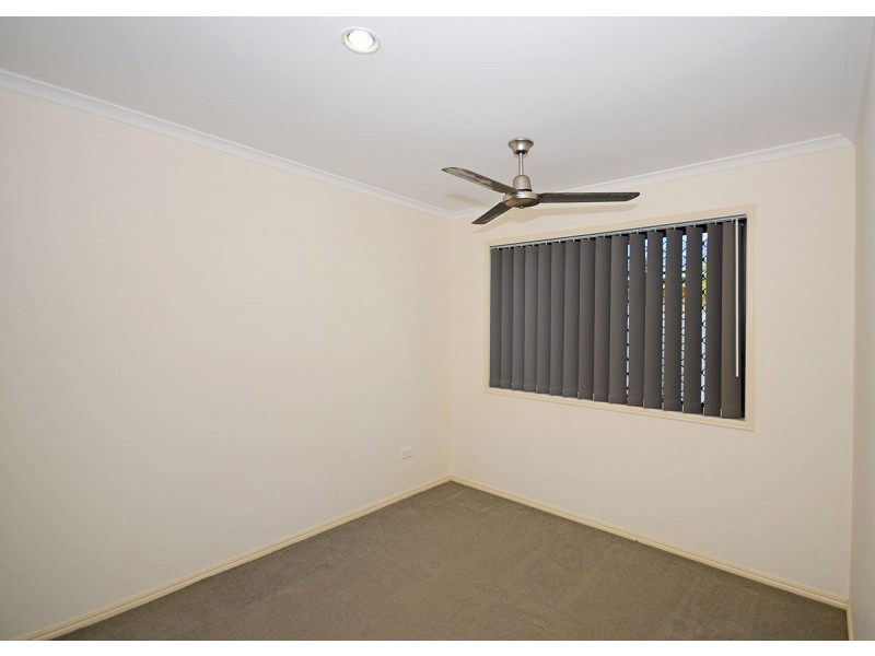 8 Zircon Street, Urangan QLD 4655