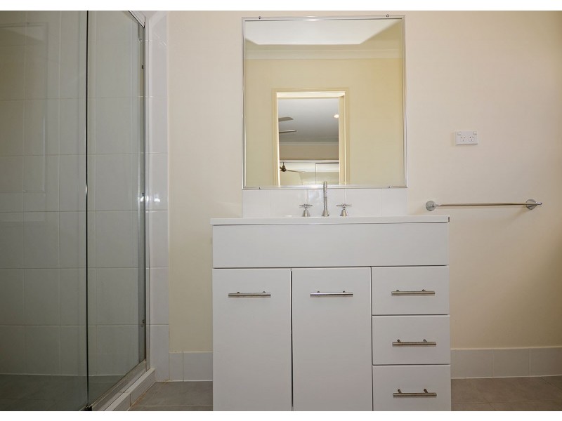 8 Zircon Street, Urangan QLD 4655