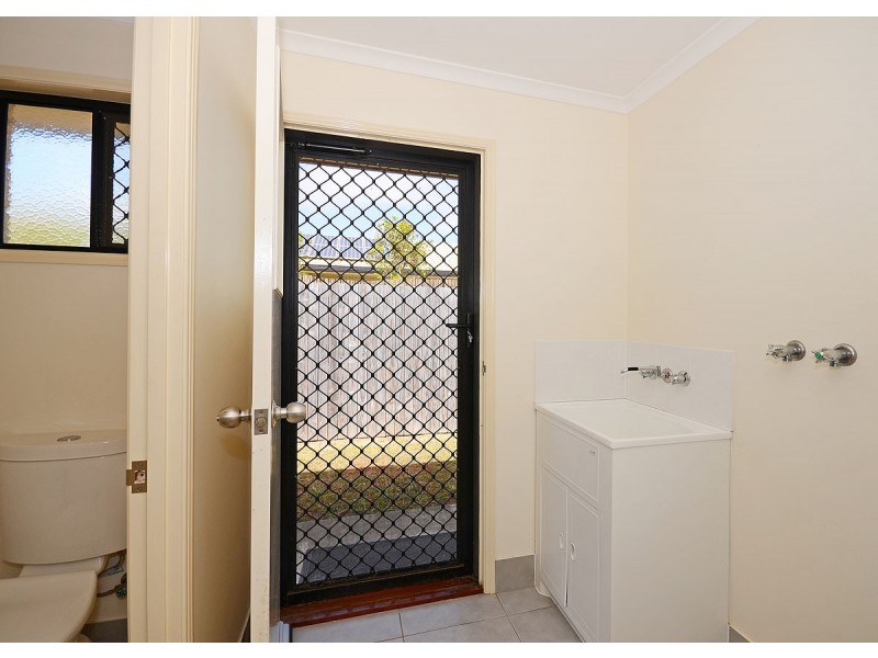 8 Zircon Street, Urangan QLD 4655