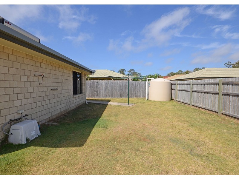 8 Zircon Street, Urangan QLD 4655
