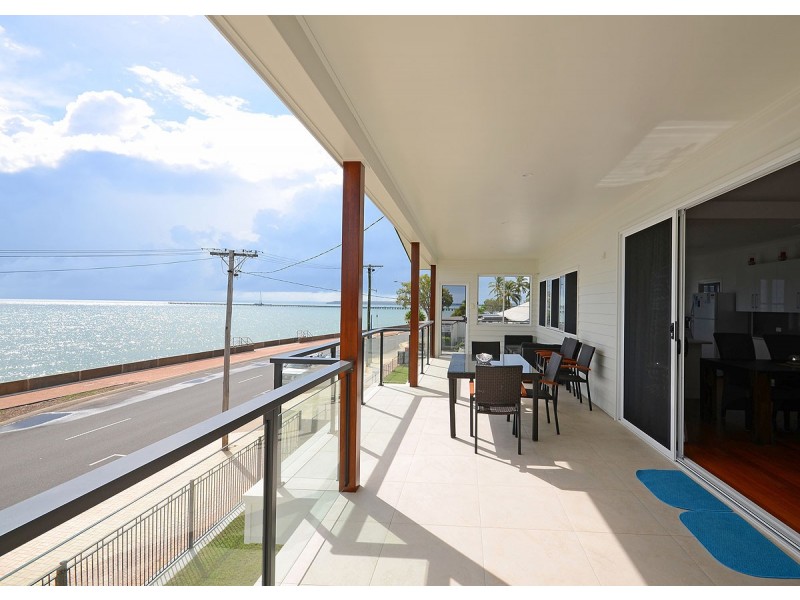 556 Charlton Esplanade, Urangan QLD 4655