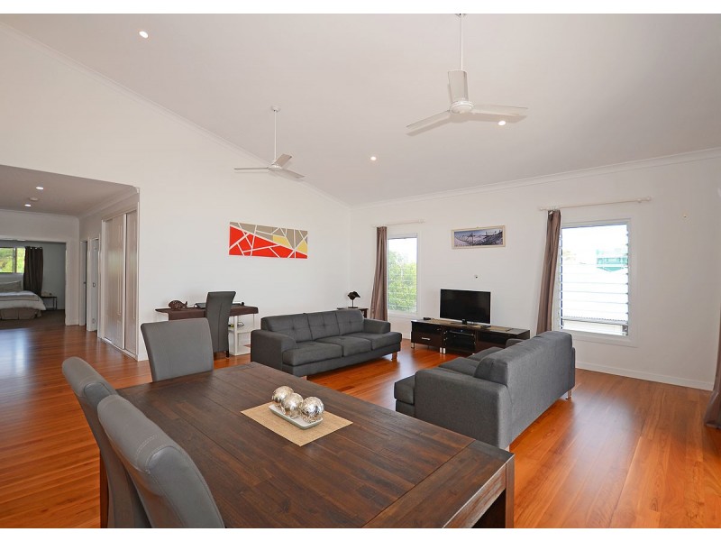 556 Charlton Esplanade, Urangan QLD 4655