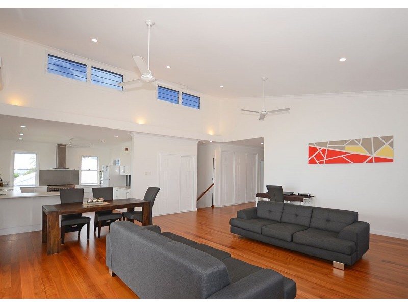 556 Charlton Esplanade, Urangan QLD 4655