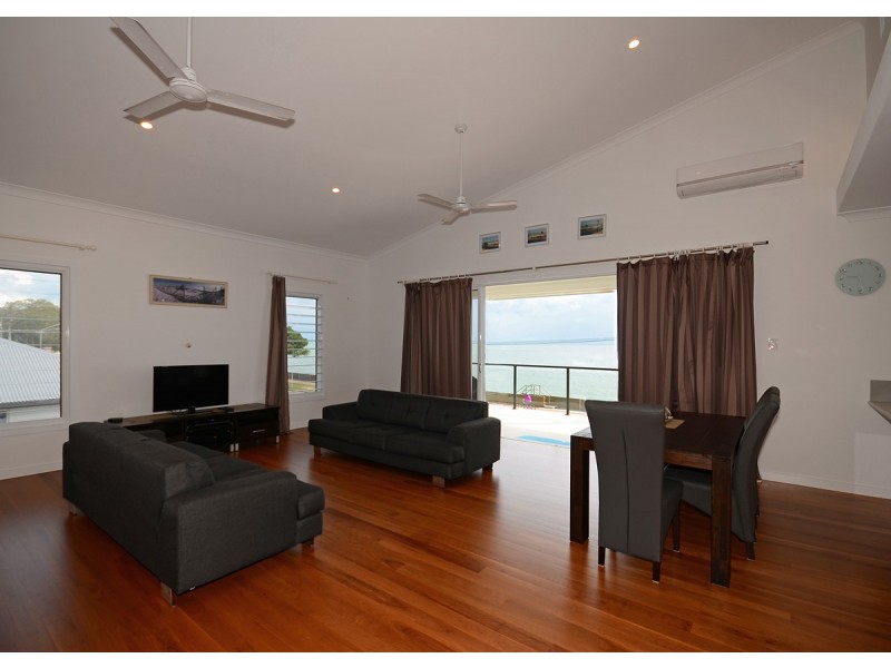 556 Charlton Esplanade, Urangan QLD 4655