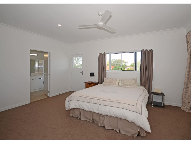 556 Charlton Esplanade, Urangan QLD 4655