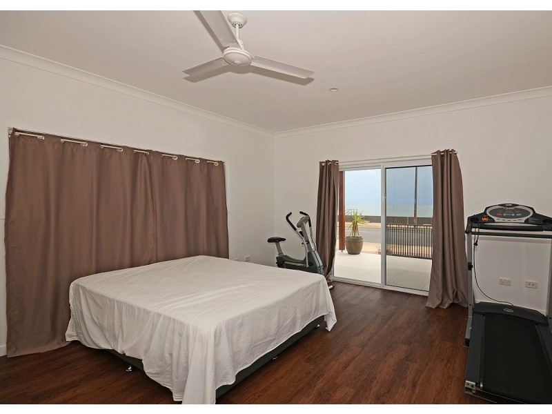 556 Charlton Esplanade, Urangan QLD 4655