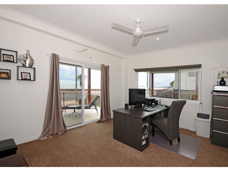 556 Charlton Esplanade, Urangan QLD 4655