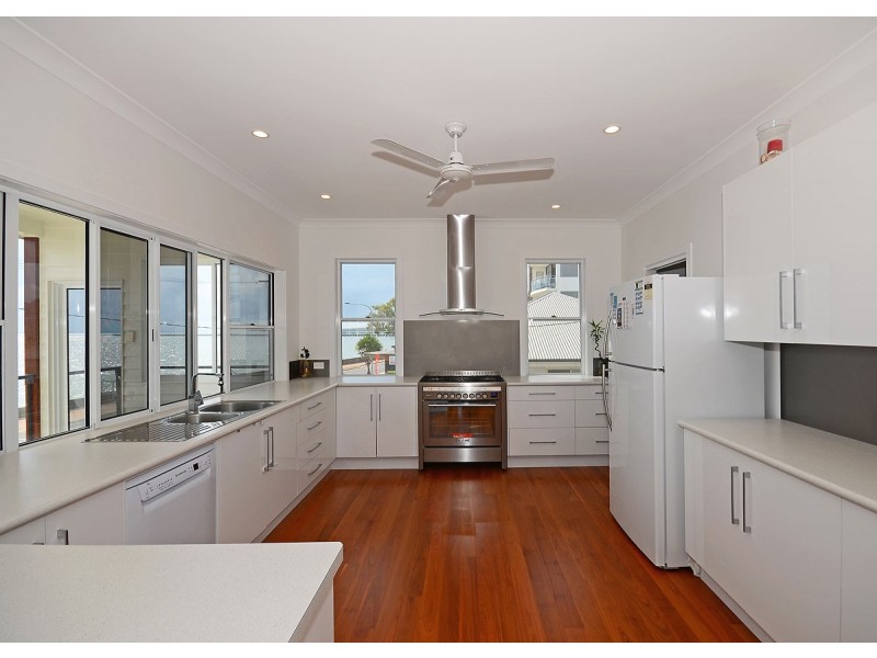 556 Charlton Esplanade, Urangan QLD 4655