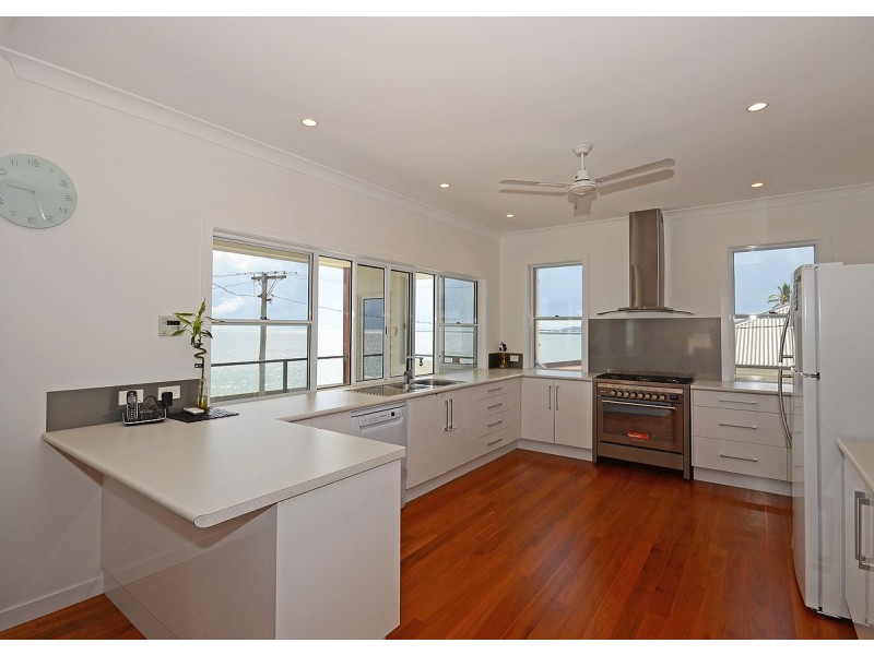 556 Charlton Esplanade, Urangan QLD 4655