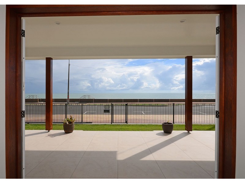 556 Charlton Esplanade, Urangan QLD 4655