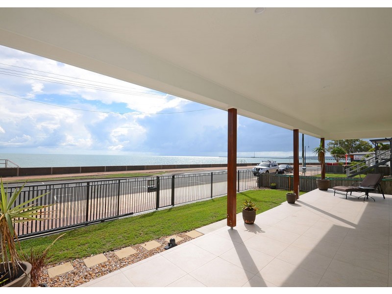 556 Charlton Esplanade, Urangan QLD 4655