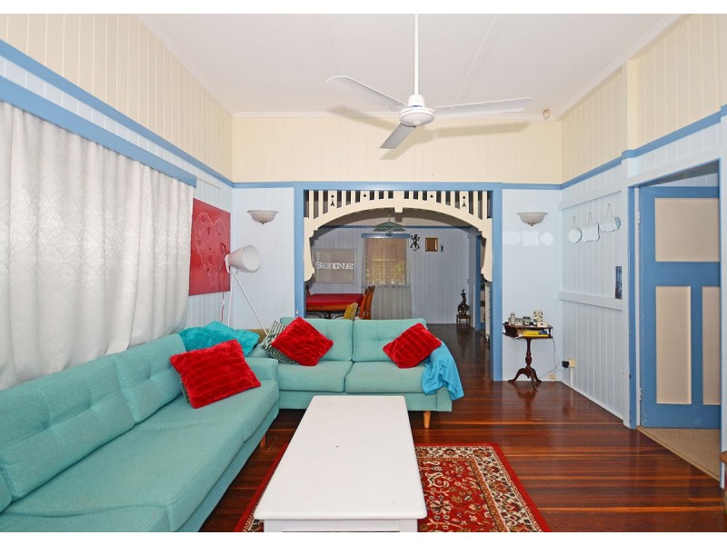 27 Beach Road, Pialba QLD 4655