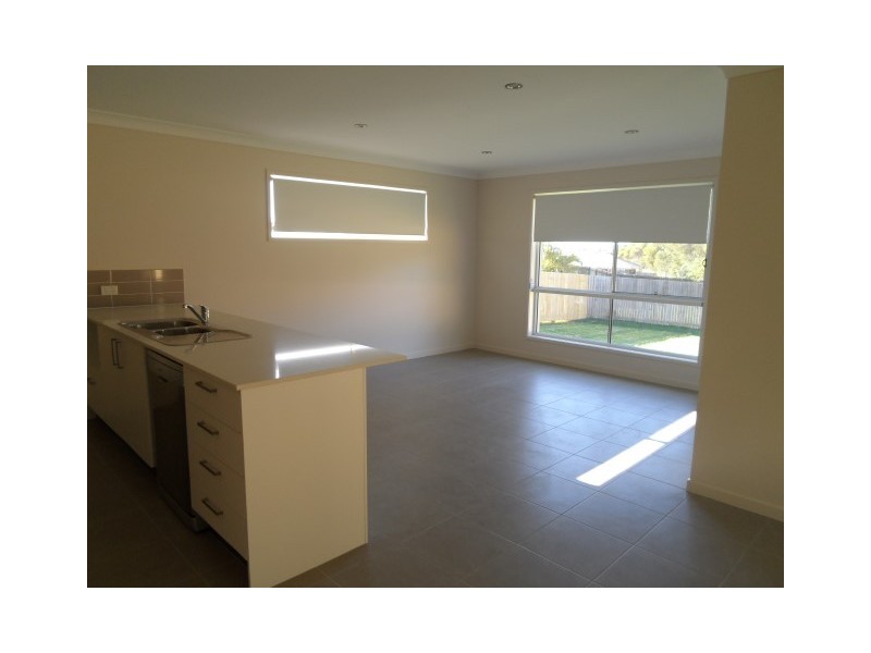 18 Steel Street, Nikenbah QLD 4655