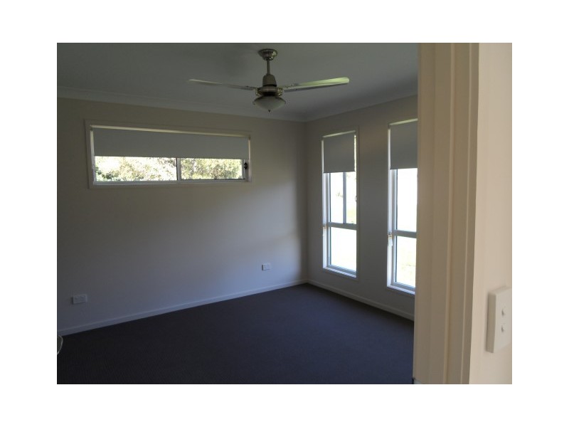 18 Steel Street, Nikenbah QLD 4655