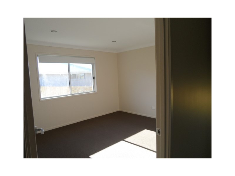 18 Steel Street, Nikenbah QLD 4655