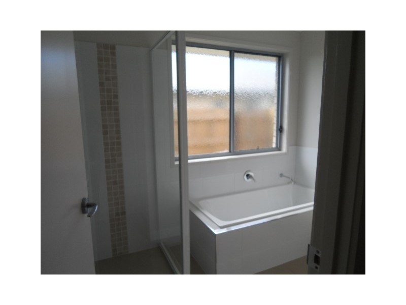 18 Steel Street, Nikenbah QLD 4655