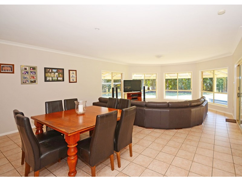 23-25 Jindera Court, Wondunna QLD 4655