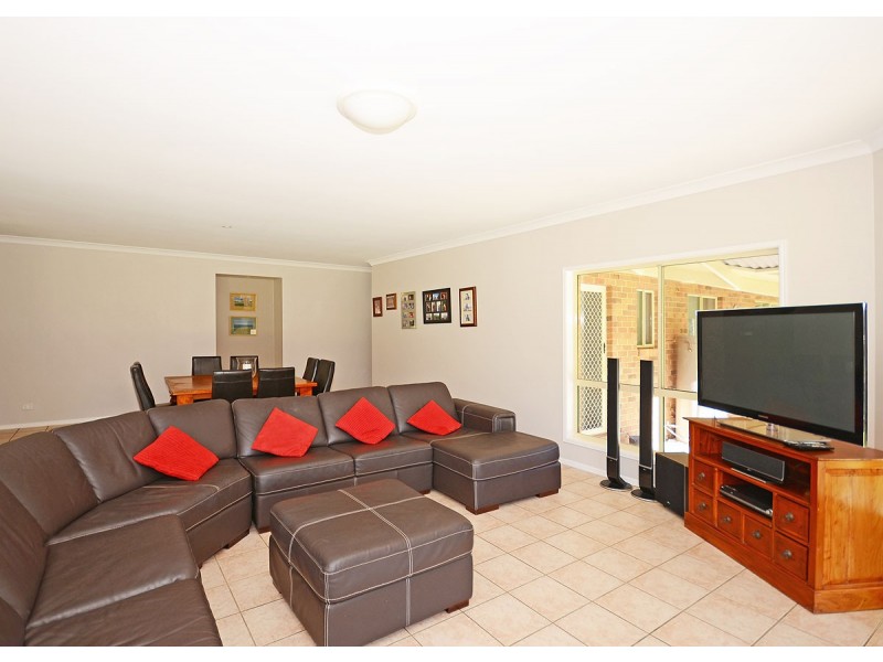 23-25 Jindera Court, Wondunna QLD 4655